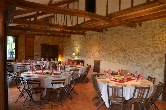 *** Couette-café Bed and Breakfast Domaine de Daran à Riguepeu France